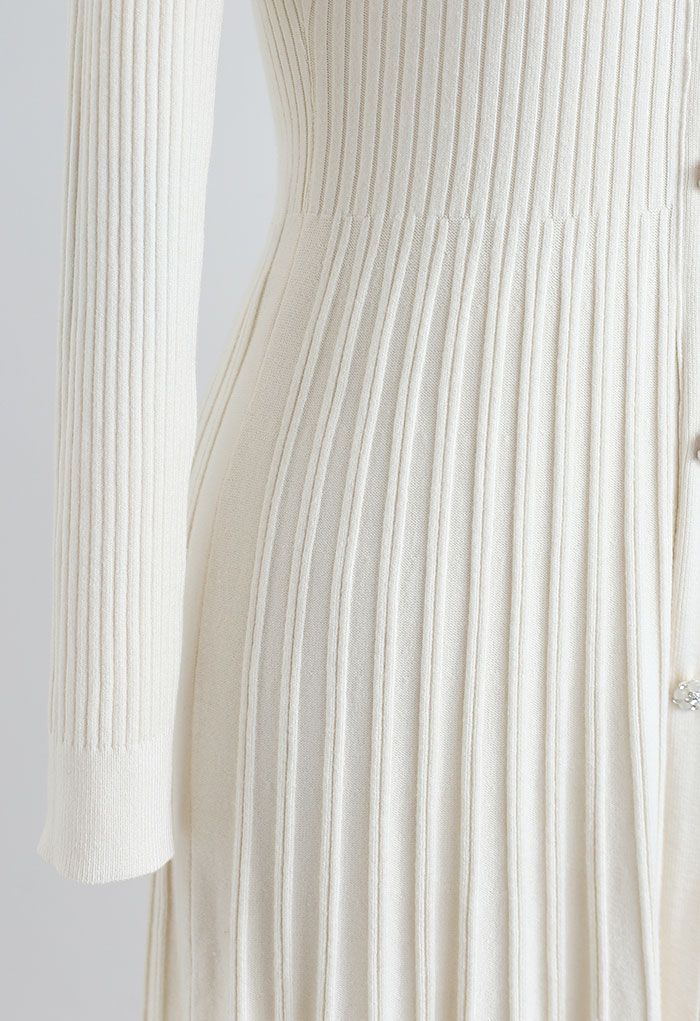 Geripptes A-Linien-Midikleid mit Knopfleiste vorne in Creme