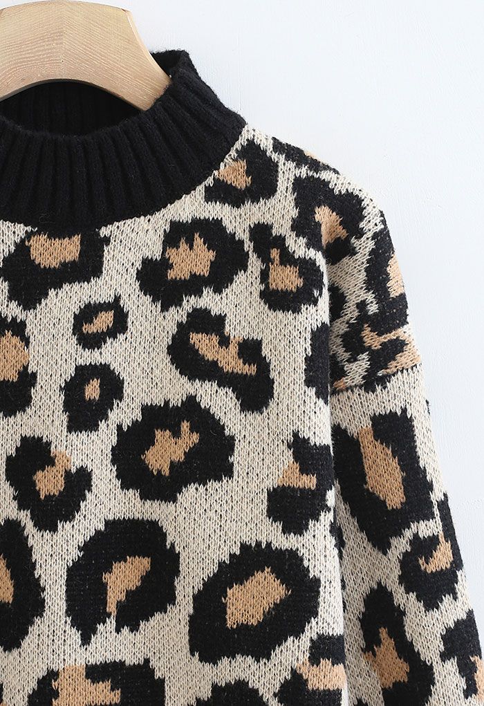 Pullover mit Stehkragen und Wildem Leoparden-Print