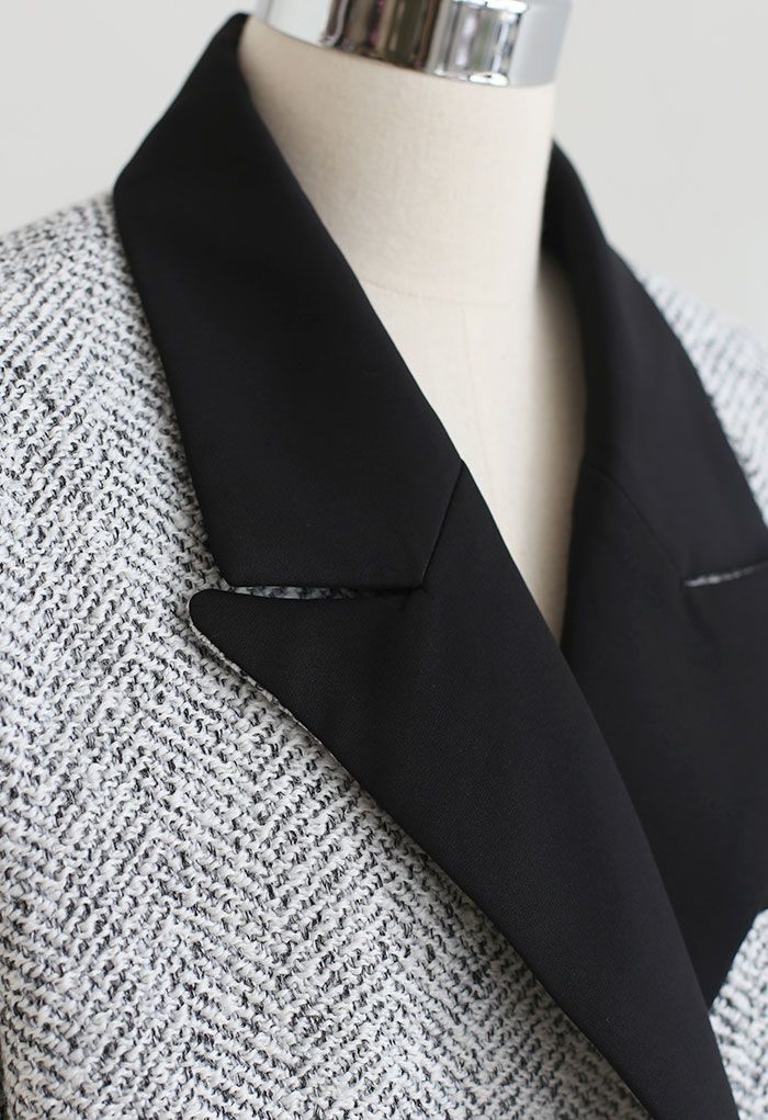 Kurzer Tweed-Blazer mit Pad-Schulter in Weiß