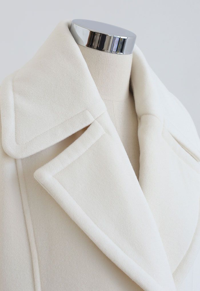 Milder Zweireihiger Mantel aus einer Wollmischung in Elfenbein