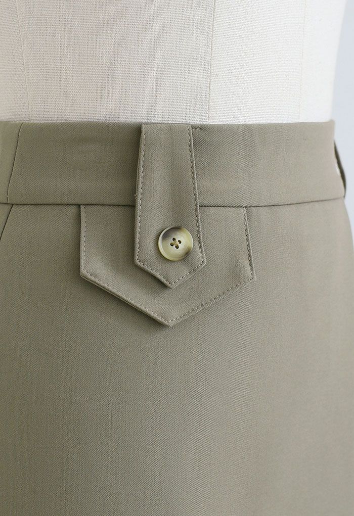 Minirock mit geknöpfter Taille und Klappe in Khaki