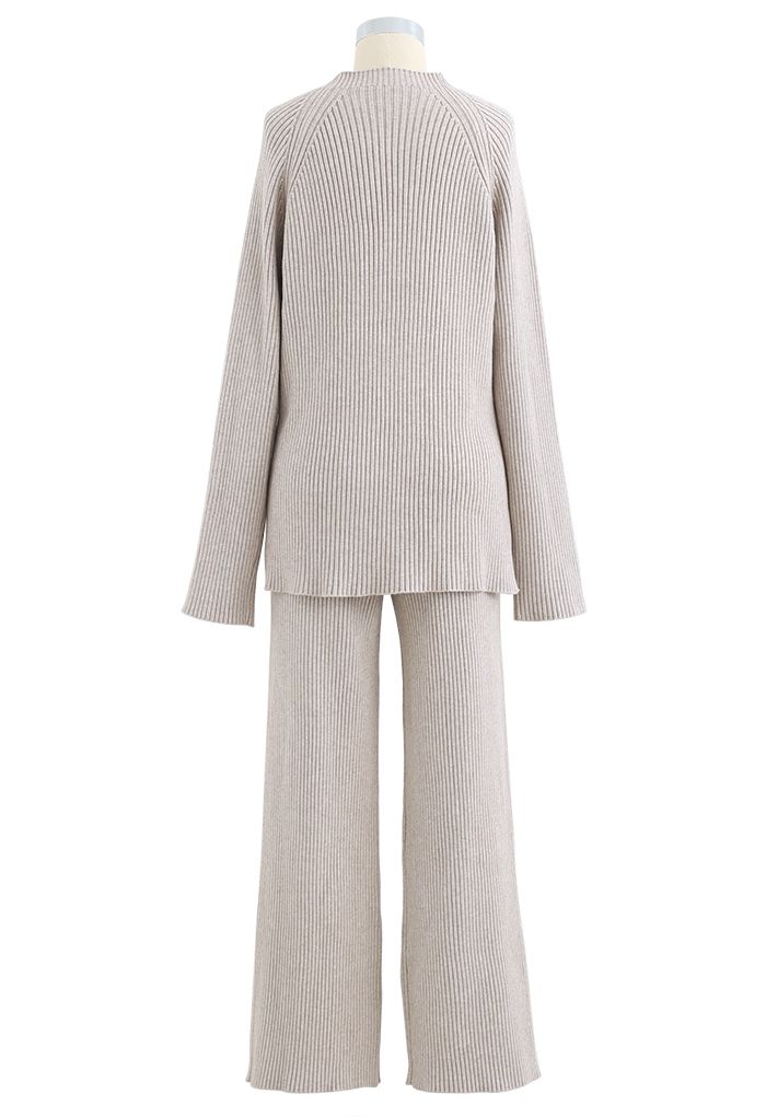 Pullover und Hose aus Rippstrick mit geteiltem Saum in Sand