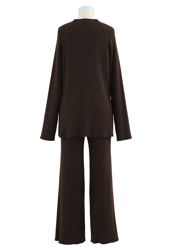 Pullover und Hose aus Rippstrick mit geteiltem Saum in Braun