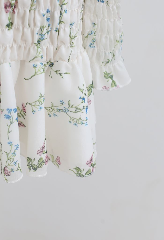 Bouquet Gerafftes Minikleid mit Rüschen in Weiß