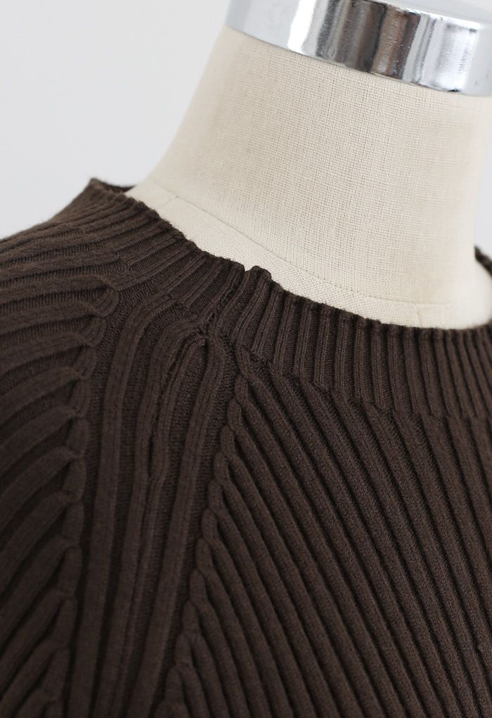 Pullover und Hose aus Rippstrick mit geteiltem Saum in Braun