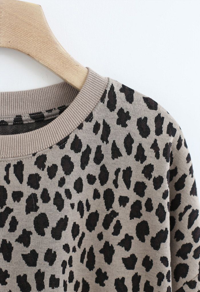 Rundhals-Sweatshirt mit Leopardenmuster in Hellbraun