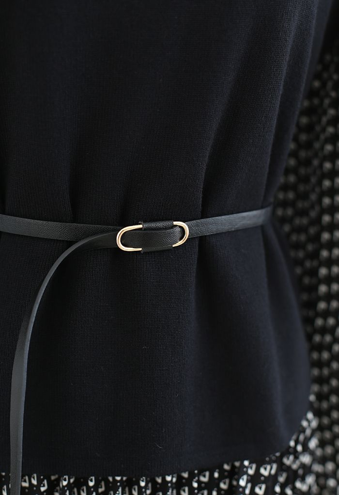 Strickweste mit Gürtel und plissiertes Chiffon-Twinset-Kleid