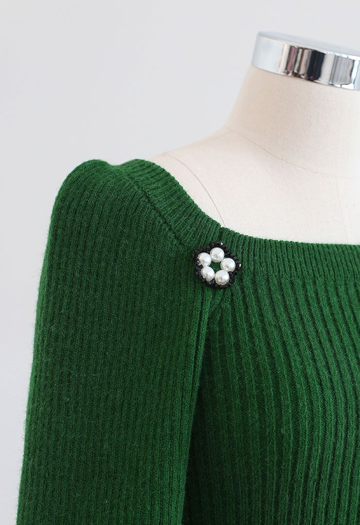 Pearly Flower – Kurz geschnittenes Strickoberteil mit eckigem Ausschnitt in Grün