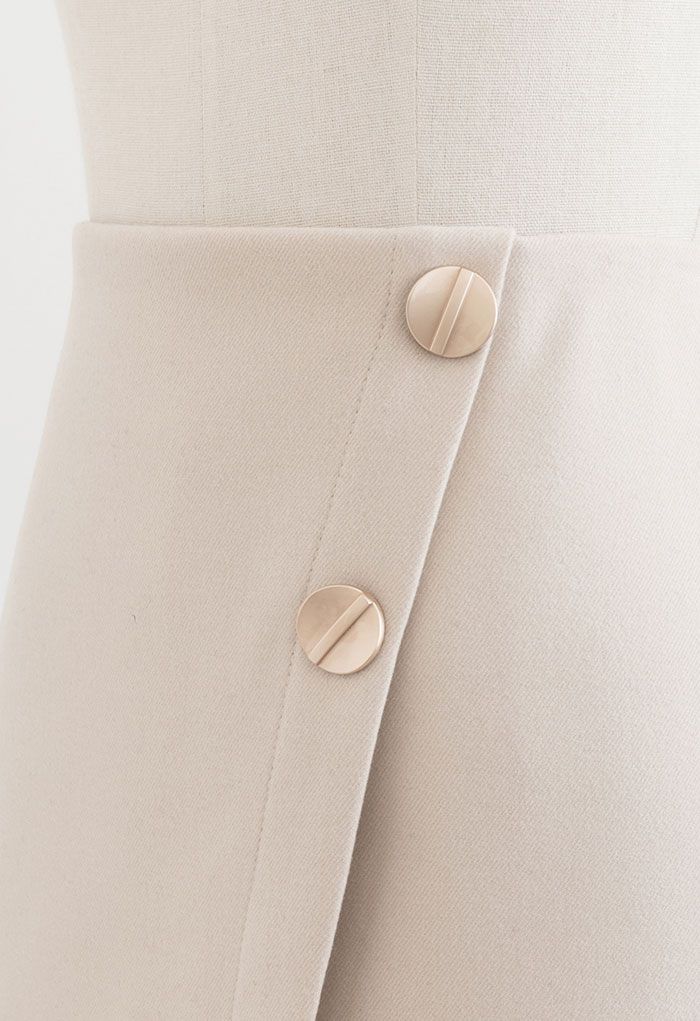 Minirock aus einer Wollmischung mit Doppelknöpfen in Elfenbein
