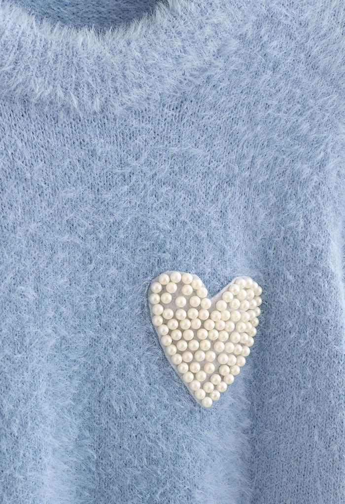 Weicher, flauschiger Strickpullover mit Pearly Heart Patch in Blau