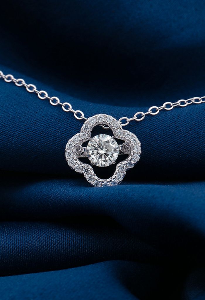 Moissanit-Diamant-Halskette mit vierblättrigem Kleeblatt