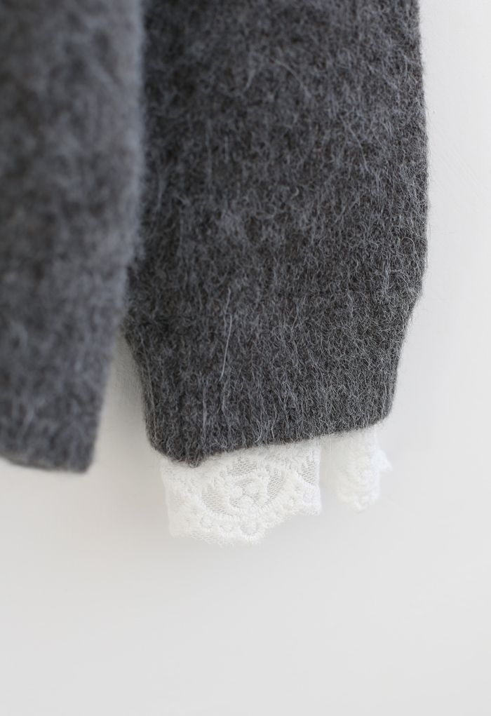 Fuzzy-Strickpullover mit Spitzendetails in Grau