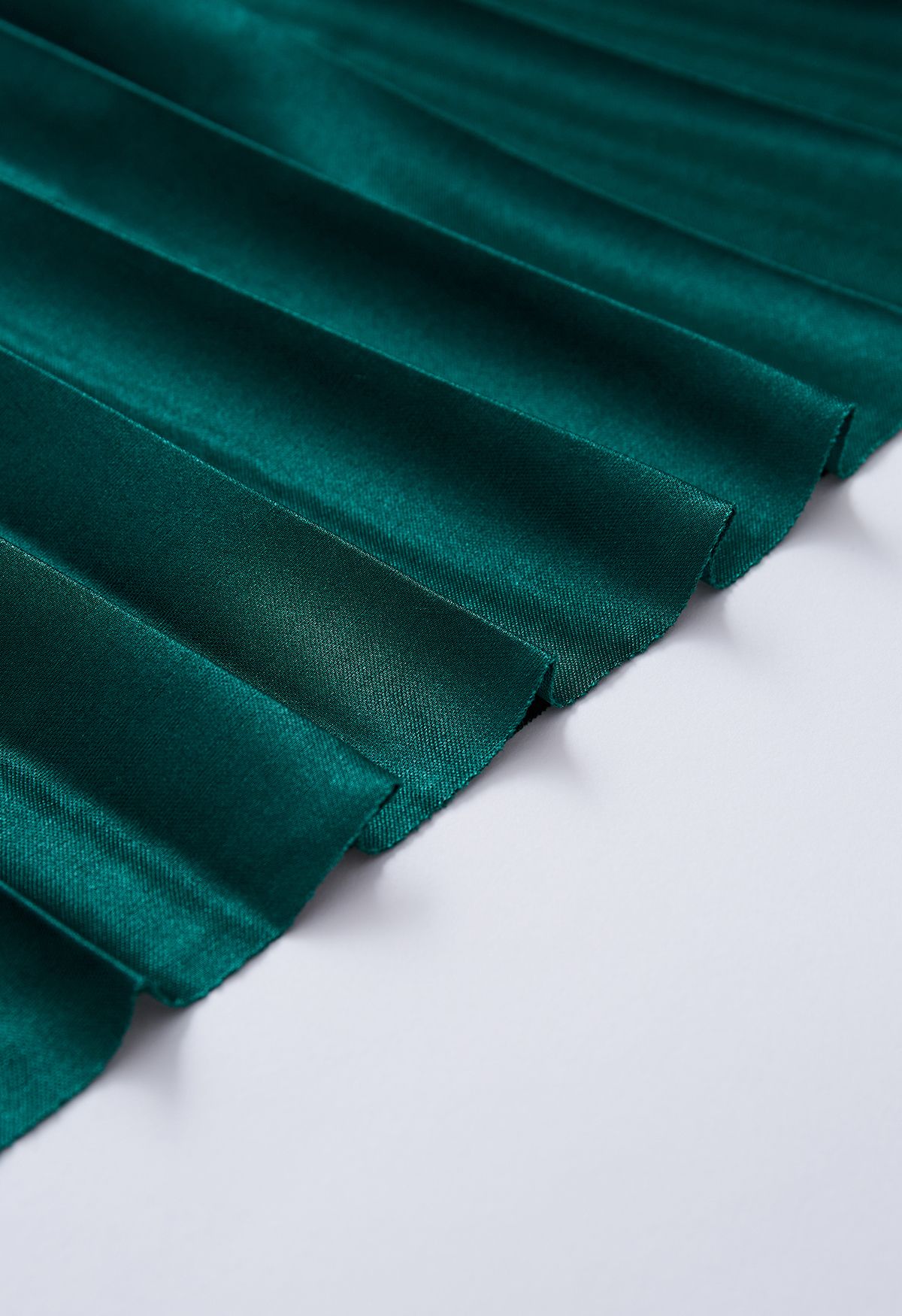 Glänzender, plissierter Maxirock in Smaragd