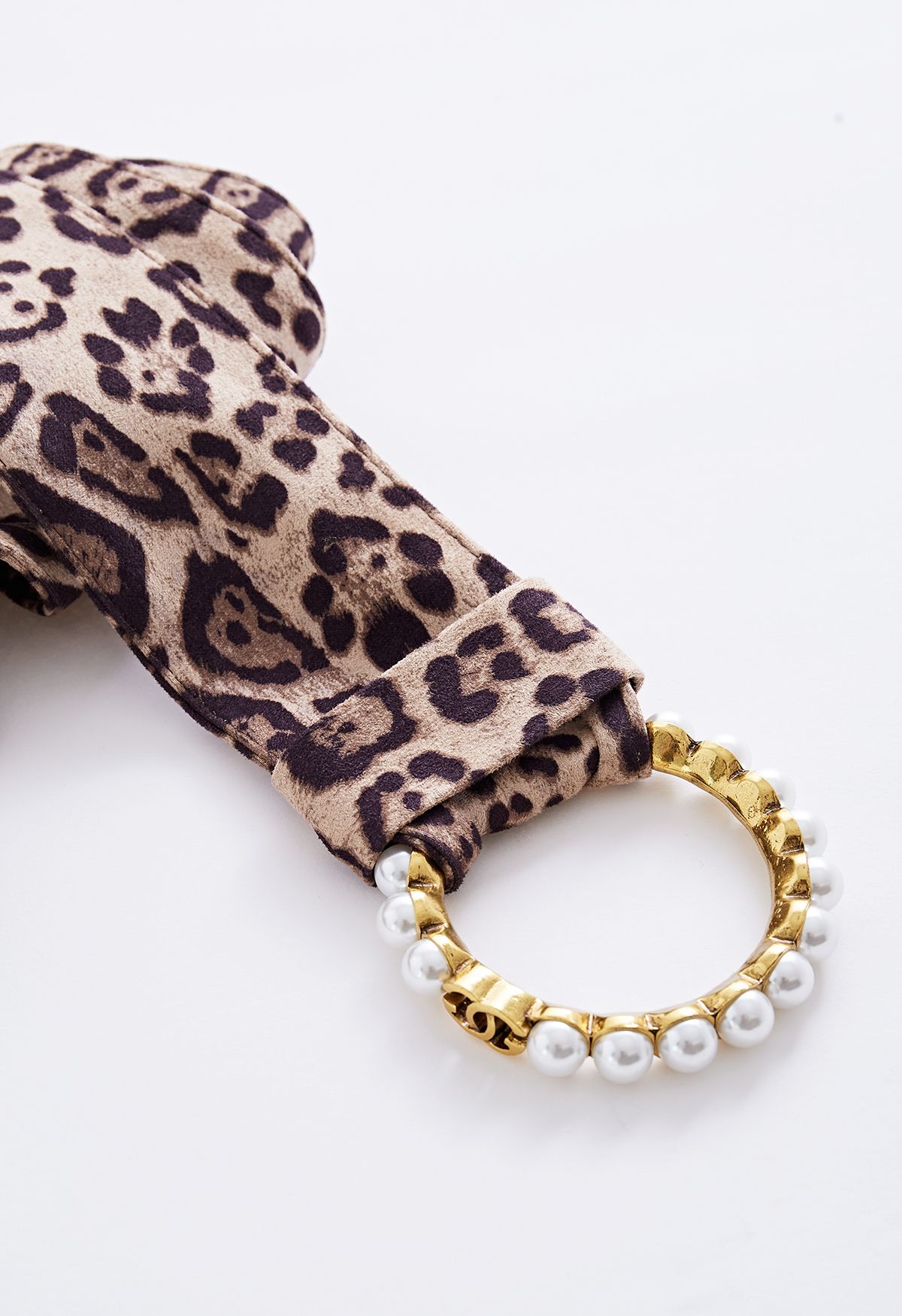 Samtgürtel mit Perlenbesatz und O-Ring in Leopard
