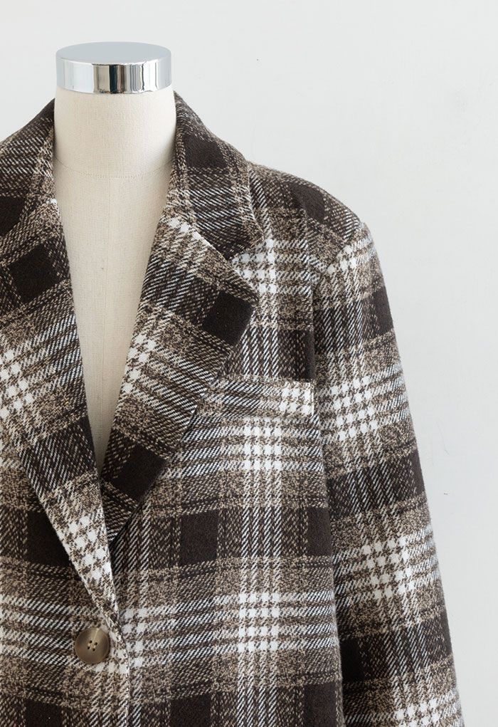 Lang geschnittener Mantel aus einer Wollmischung in Braun