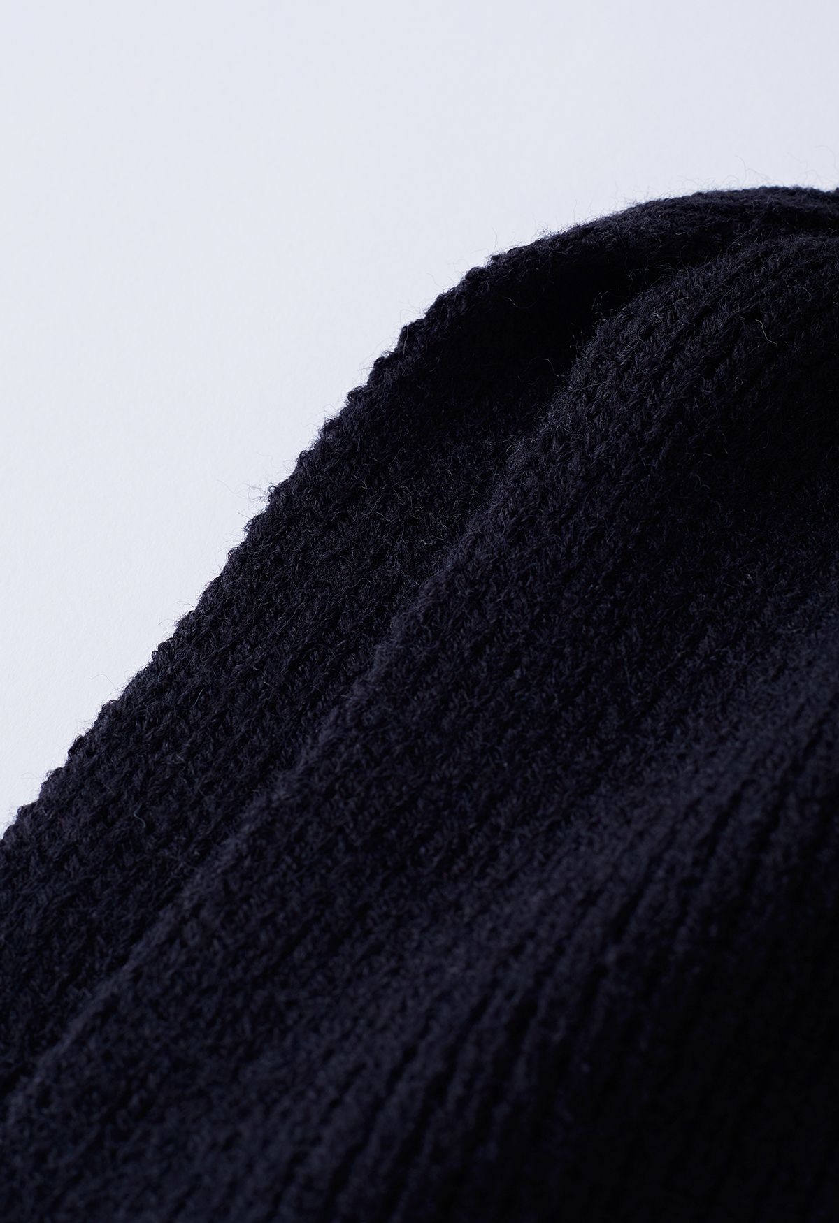Gestreifter Strickpullover mit abnehmbarem Schal in Schwarz