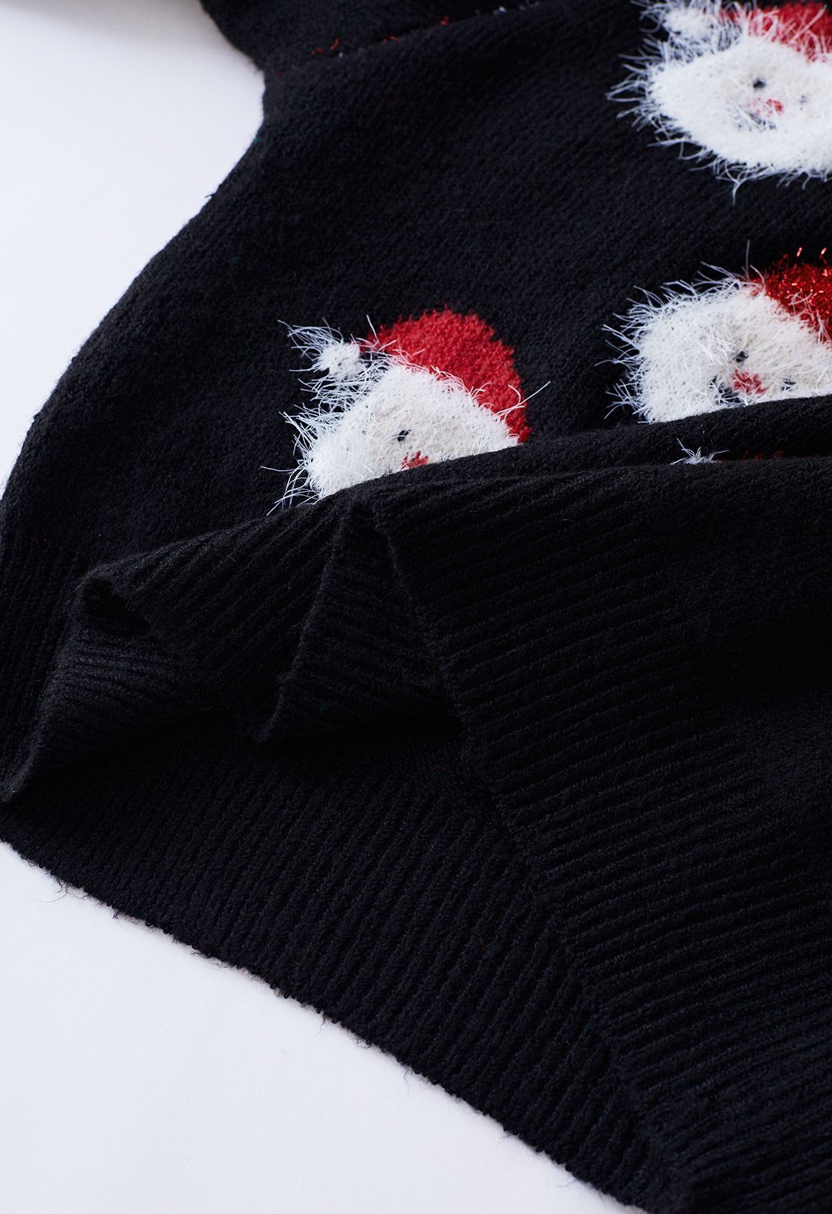 Fuzzy Weihnachtsmann-Strickoberteil in Schwarz