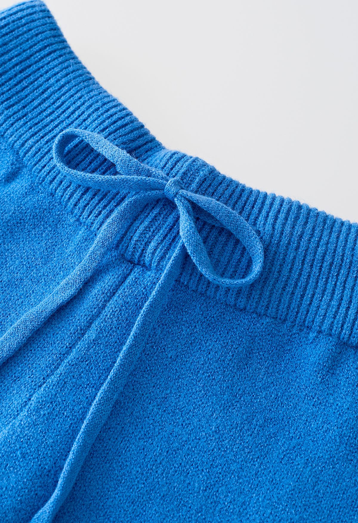 Pullover mit Stehkragen und geknöpften Manschetten und Strickhose im Set in Blau