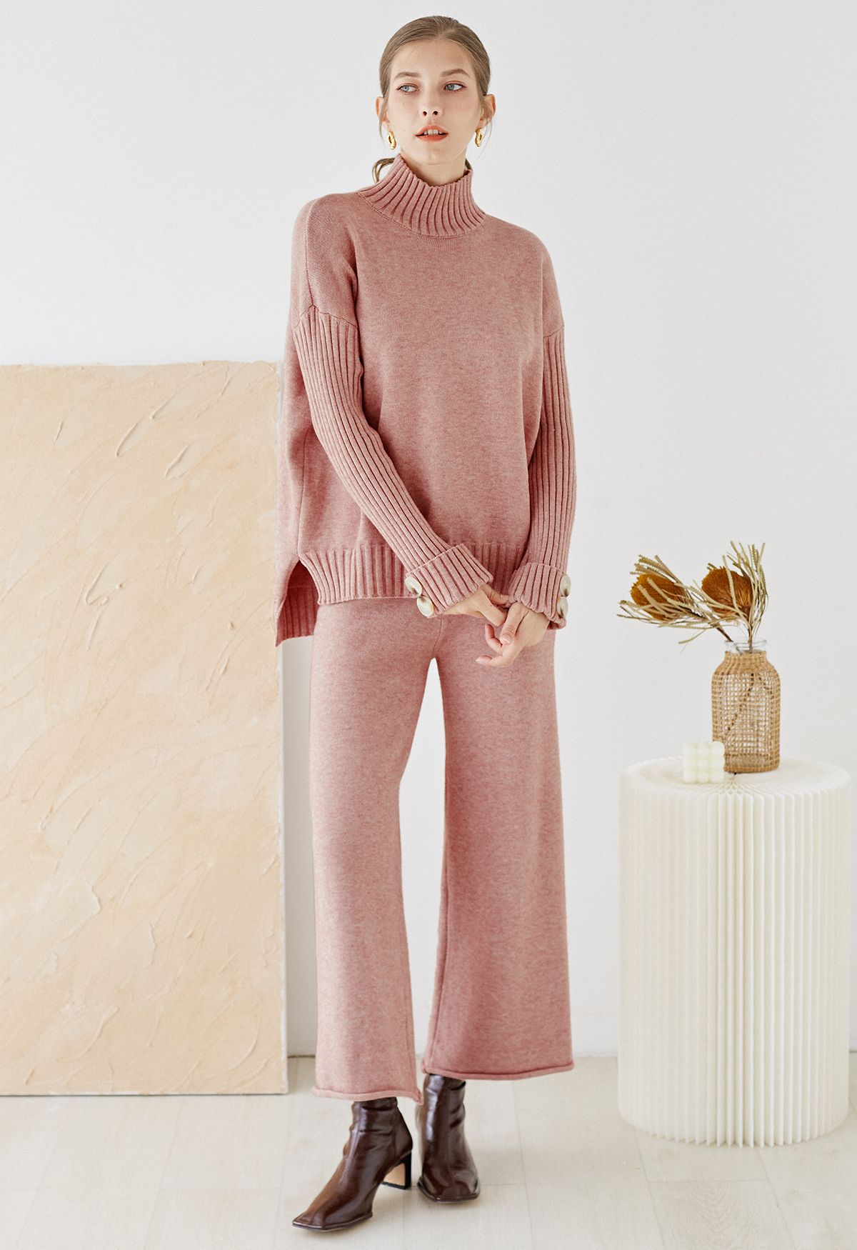Pullover mit Stehkragen und geknöpfter Manschette und Strickhose im Set in Rosa