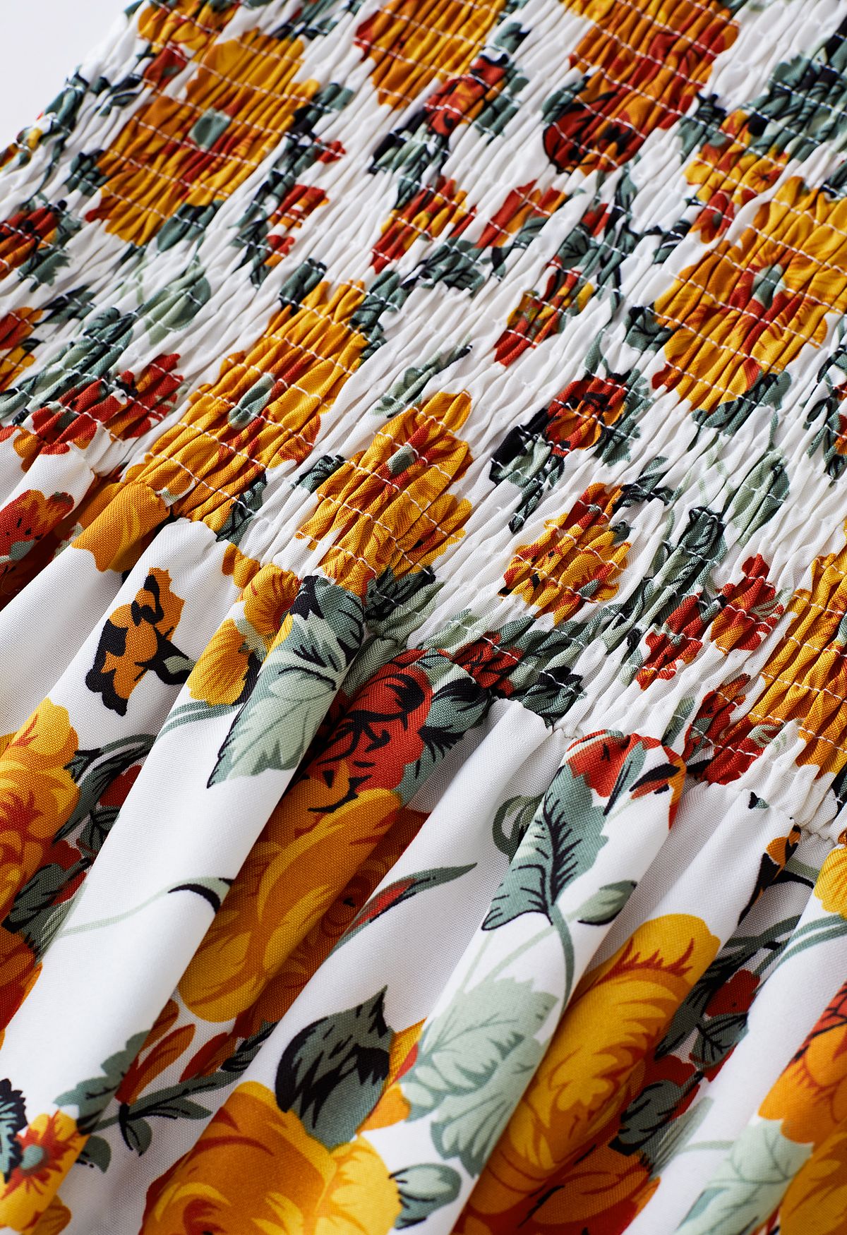 Überschwängliches Maxikleid aus gerafftem Chiffon mit Blumenmuster in Orange