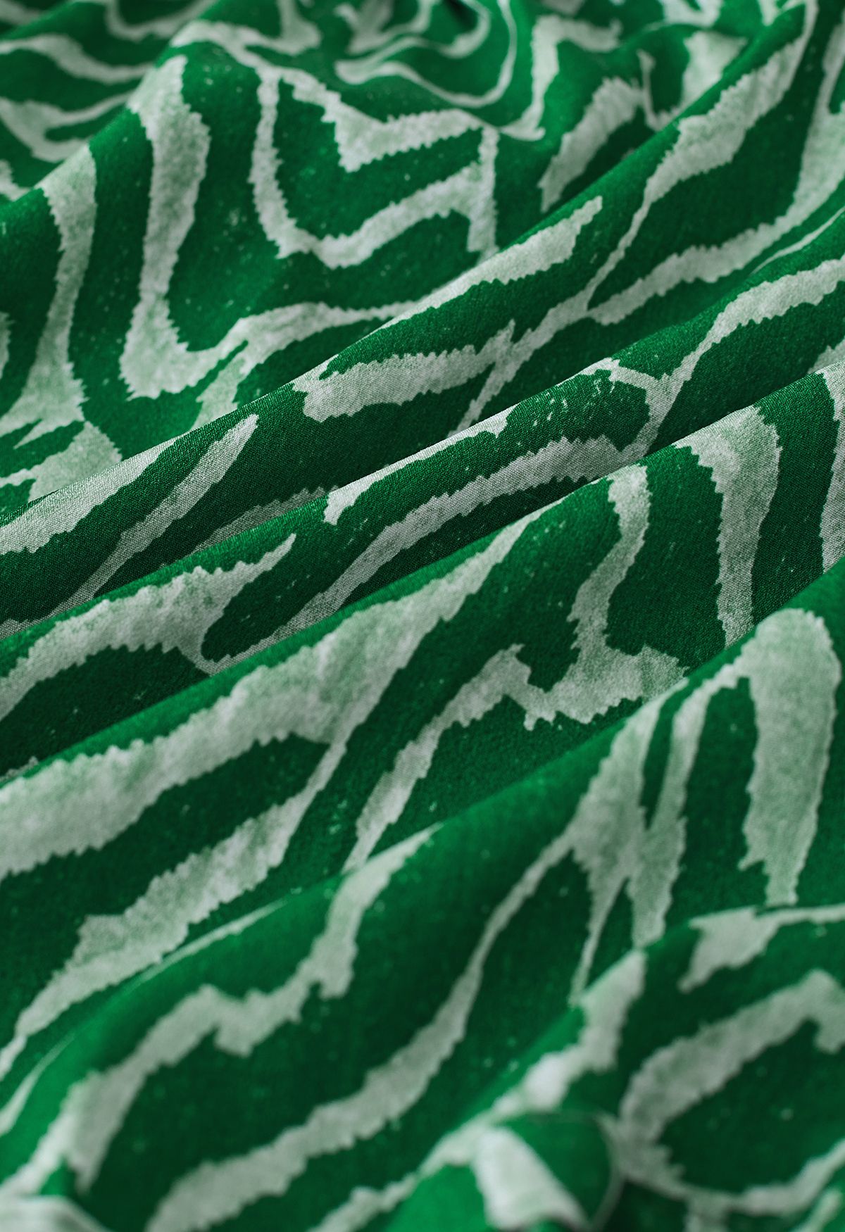 Midikleid mit V-Ausschnitt und Zebra-Print in Grün