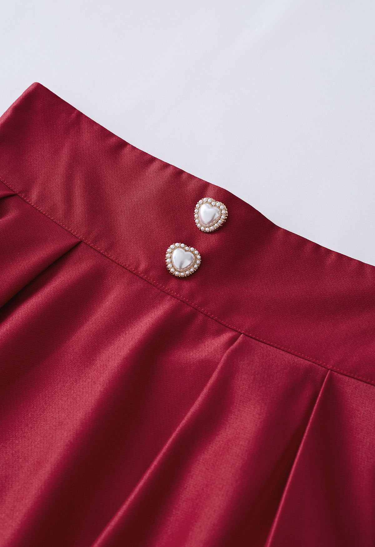 Midirock in A-Linie mit Perlenherzen und Knöpfen in Rot