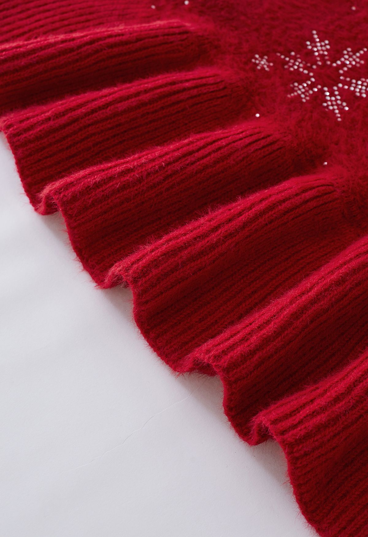 Strass-Schneeflocken-Fuzzy-Strickkleid mit Rollkragen in Rot