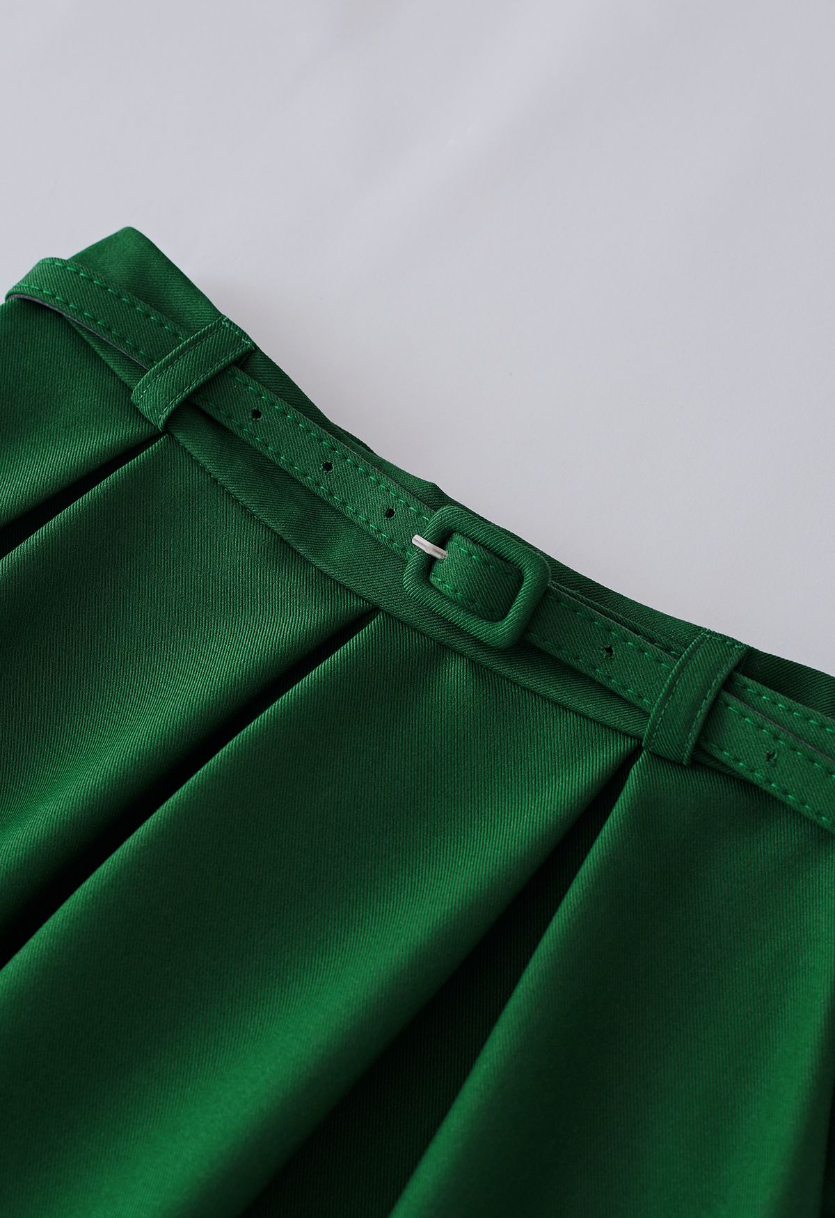 Seitentaschen Faltengürtel Midirock in Smaragdgrün