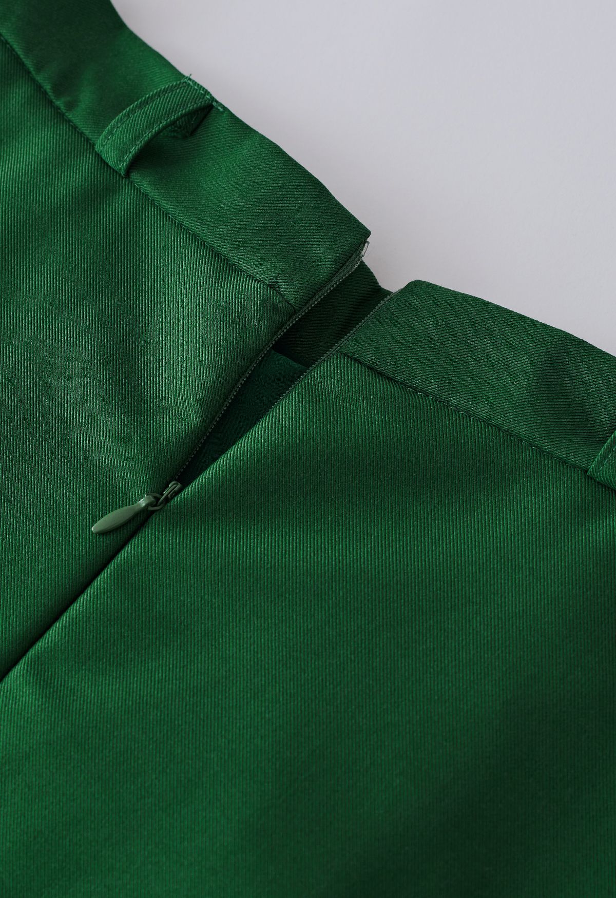 Seitentaschen Faltengürtel Midirock in Smaragdgrün