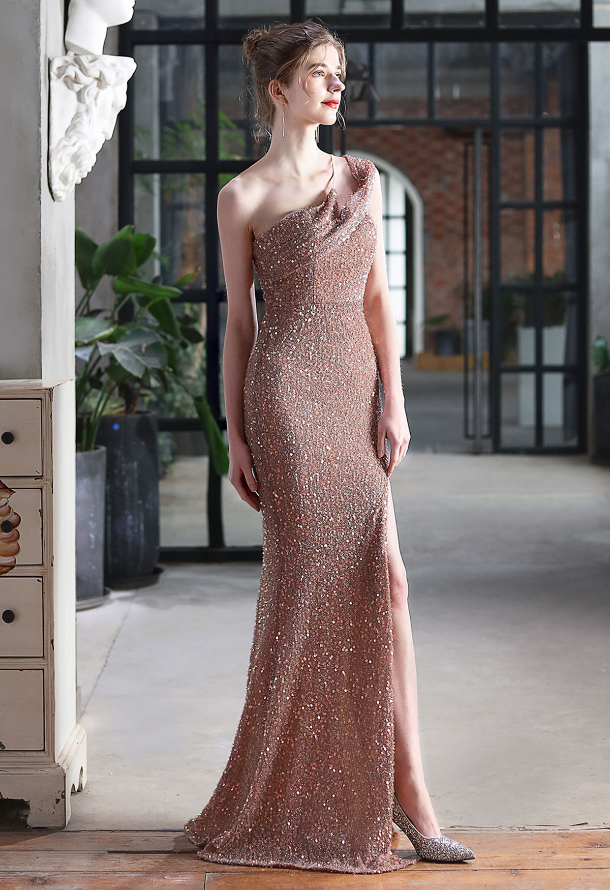 Abendliche Eleganz Pailletten One-Shoulder-Kleid mit Schlitz in Gold