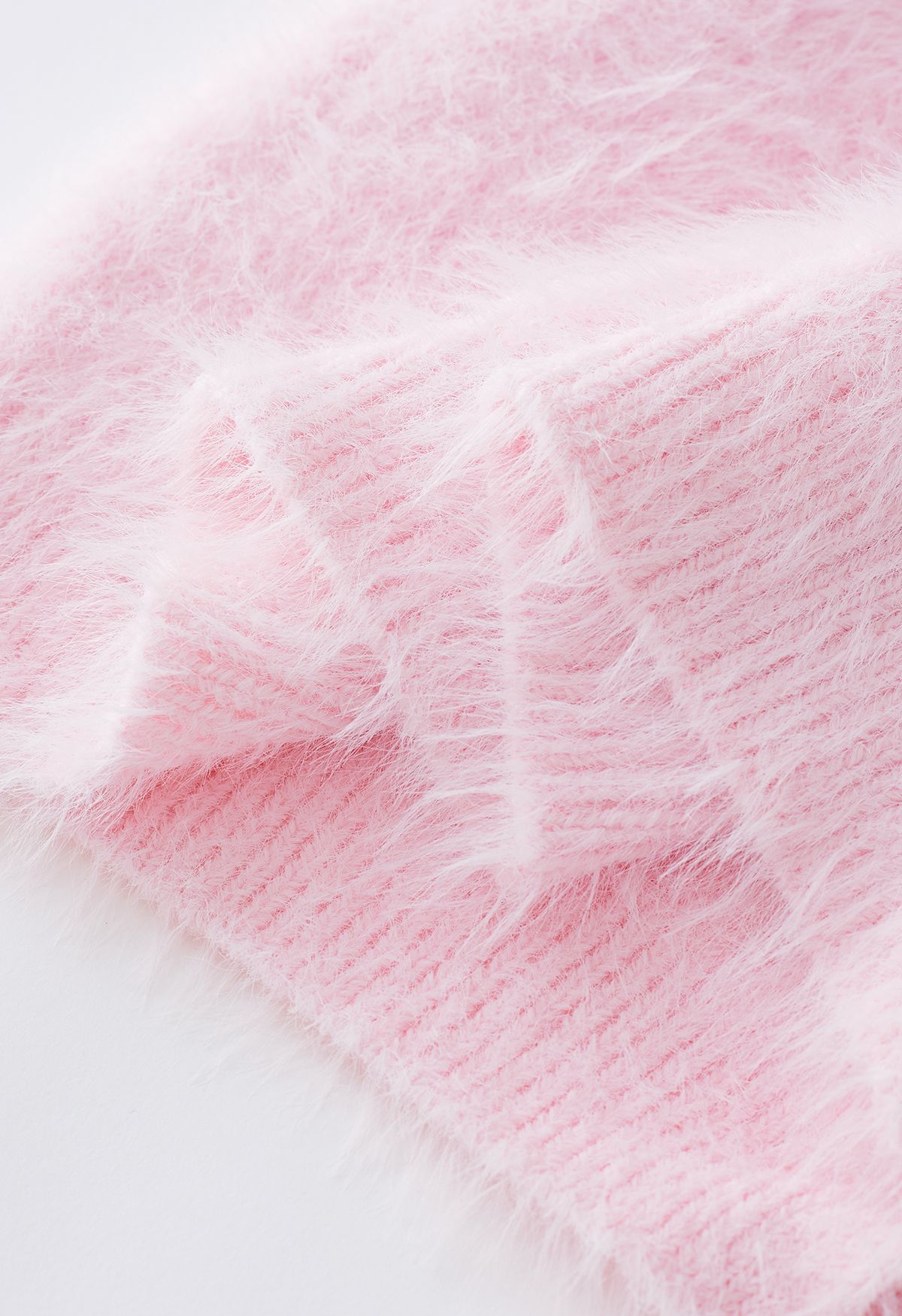 Flauschiger Cardigan mit Pailletten und Knöpfen und V-Ausschnitt in Pink