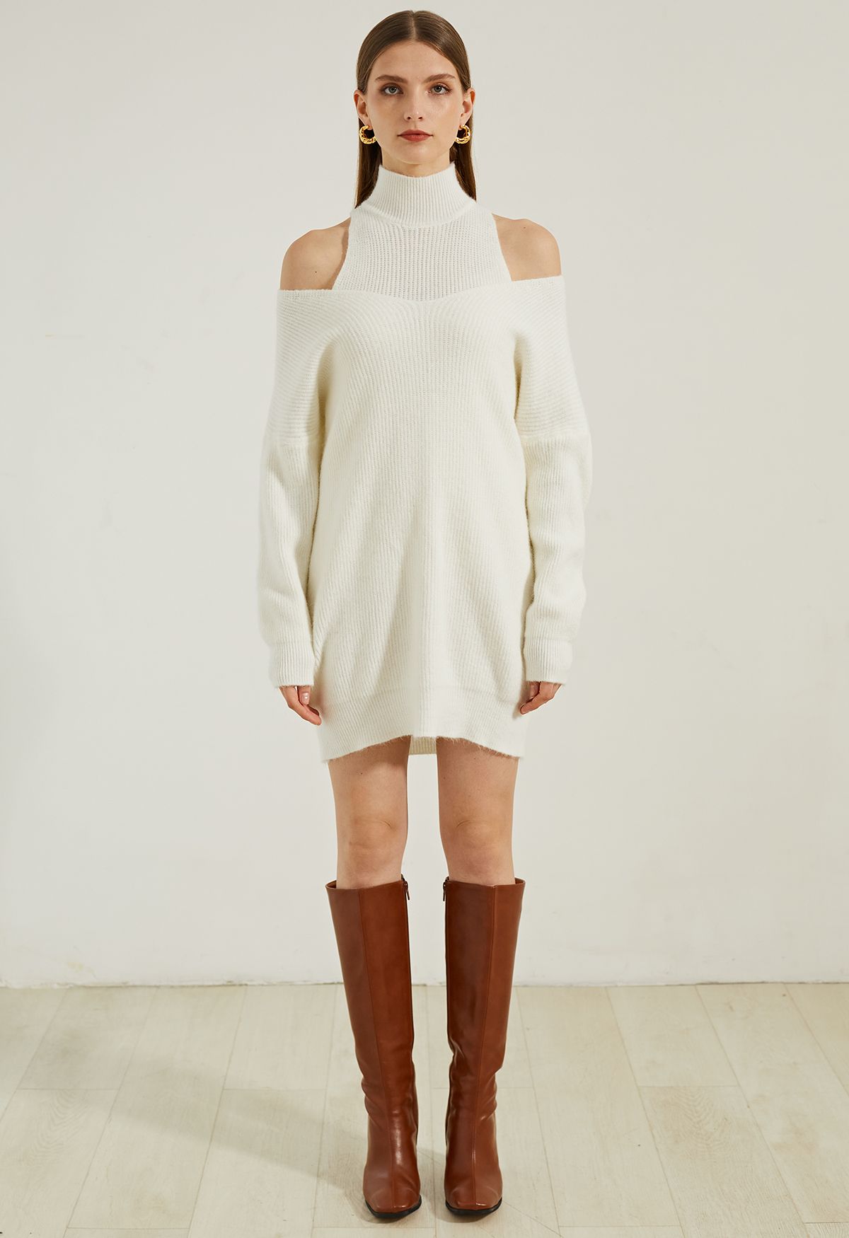 Schulterfreies, zweiteiliges Pulloverkleid in Elfenbein