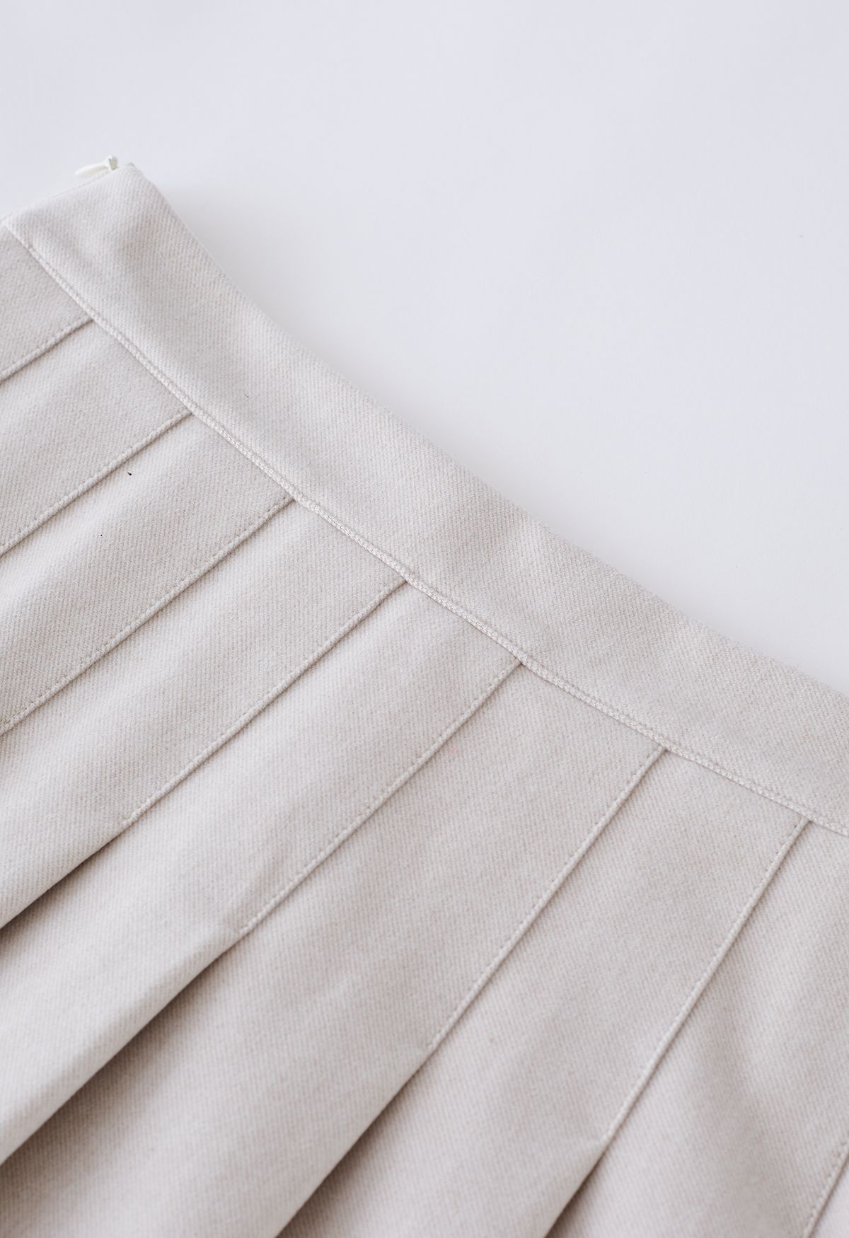Faltenrock aus Wollmischung mit hoher Taille in Elfenbein