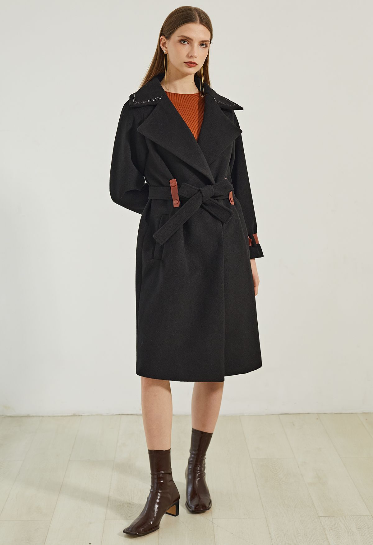 Langer Mantel aus Wollmischung mit Gürtel in Schwarz