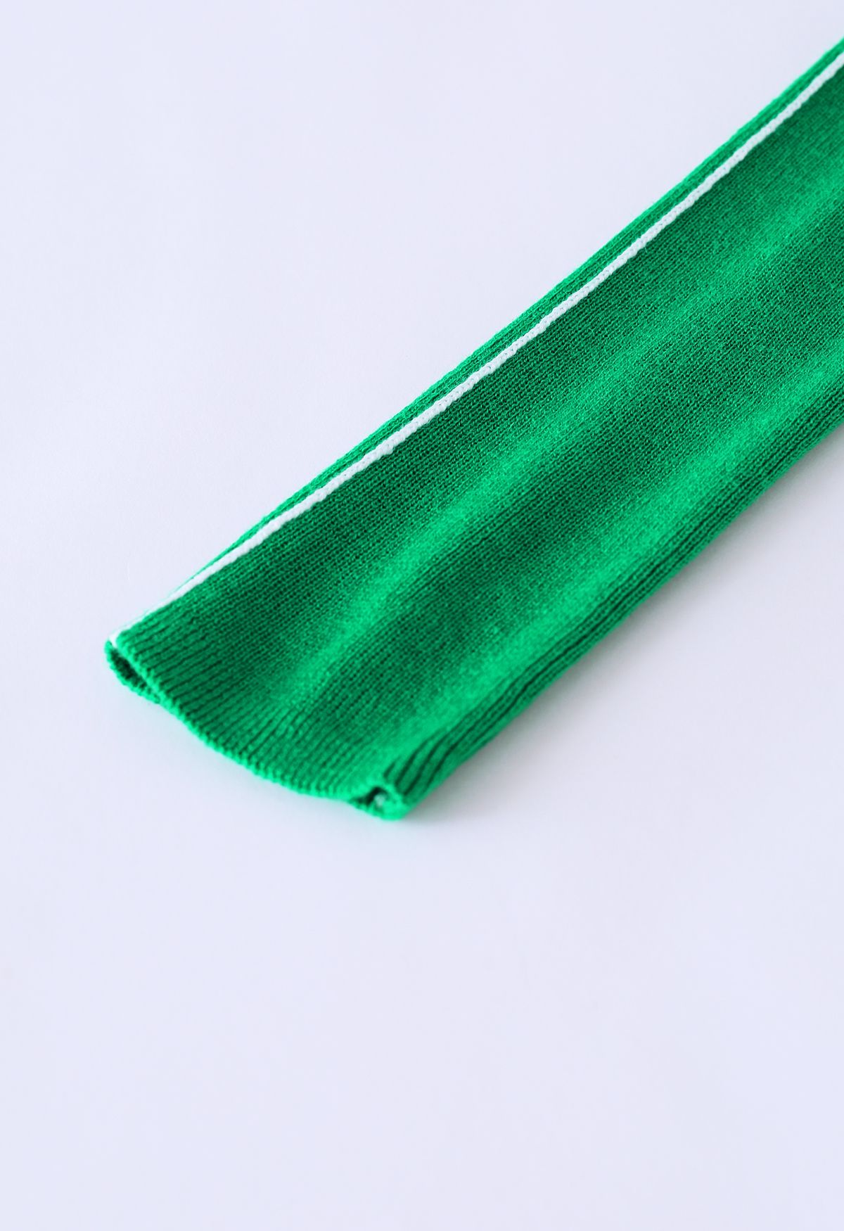 White Line Strickoberteil mit hohem Ausschnitt in Grün