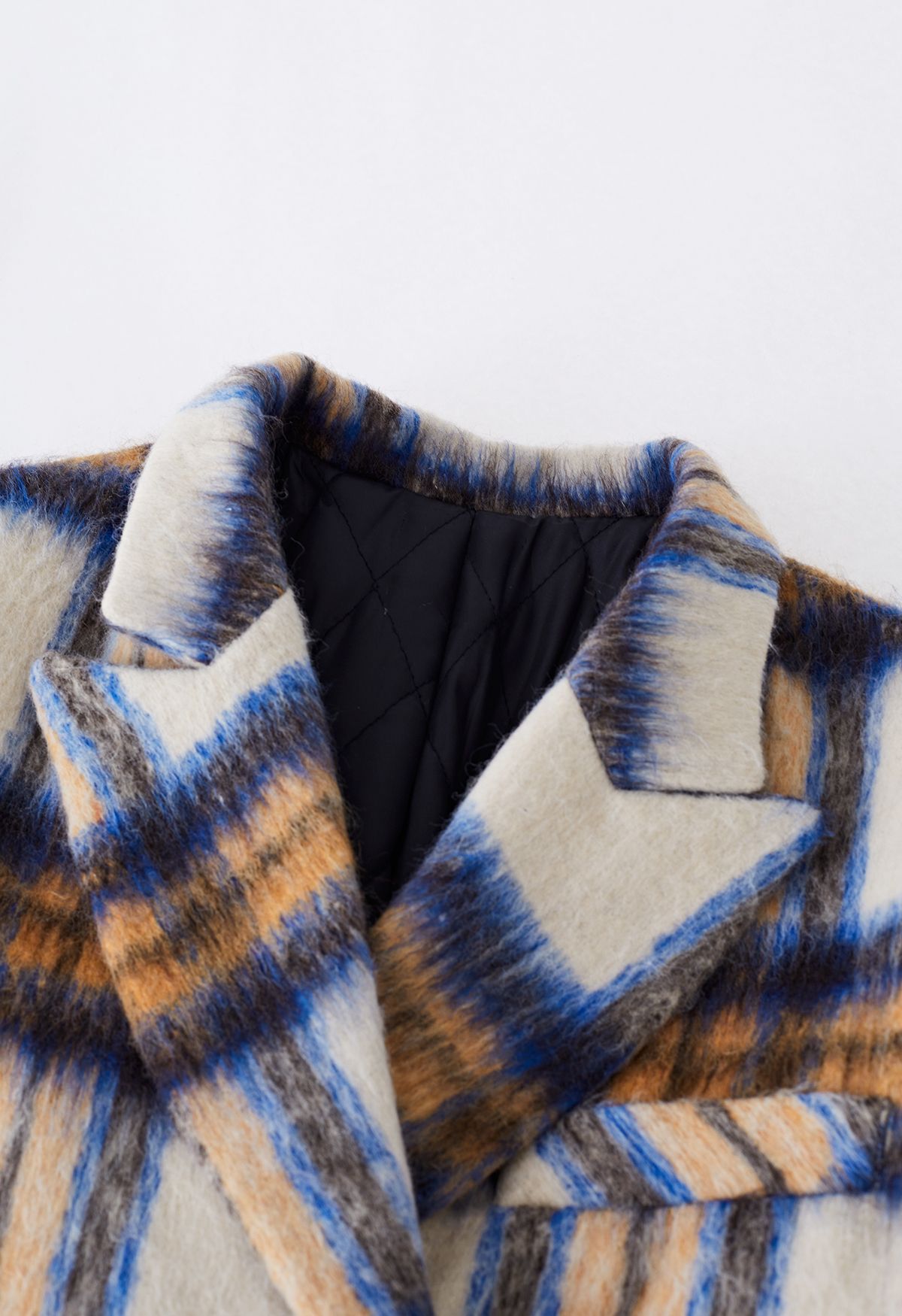 Langer Mantel aus Wollmischung mit Karomuster und spitzem Revers in Blau