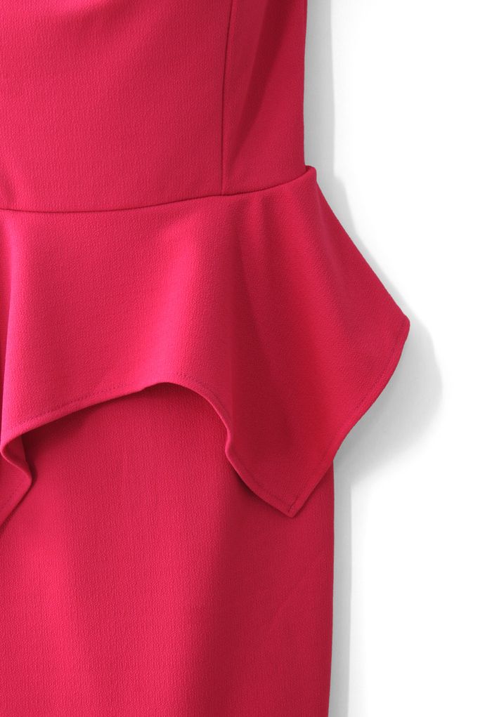 Intensiv pinkfarbenes Cocktailkleid mit Schößchenbund