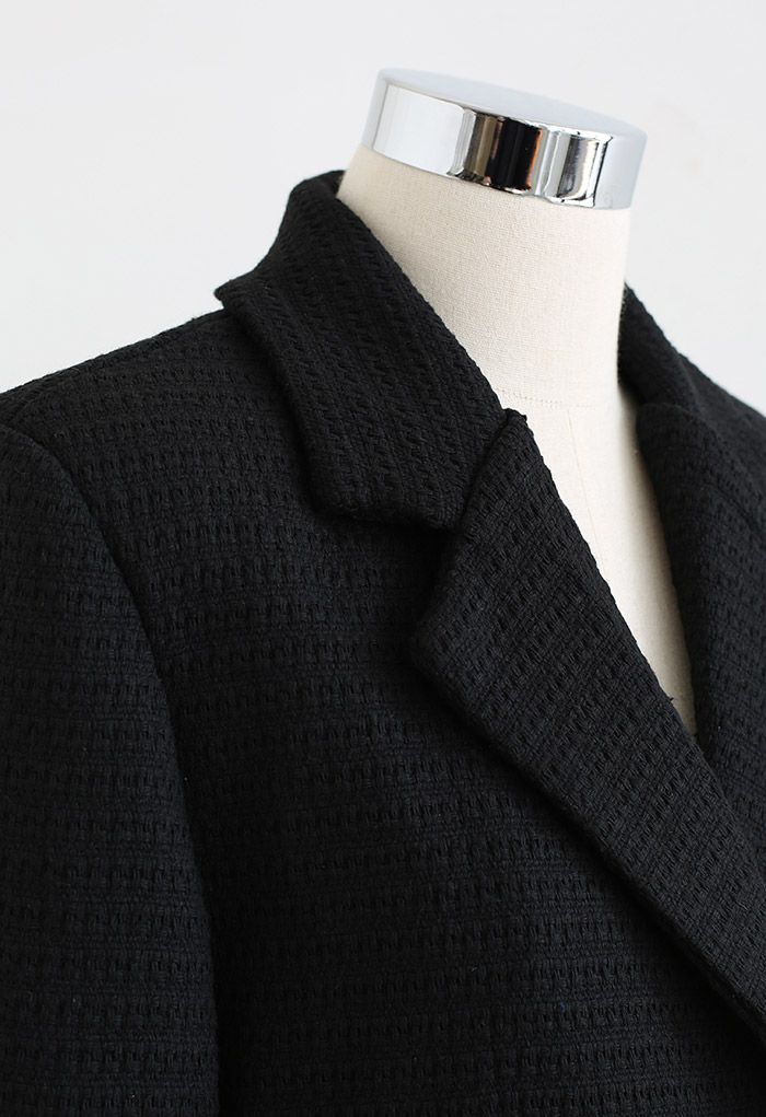 Kurz geschnittener Tweed-Blazer mit markanten Knöpfen