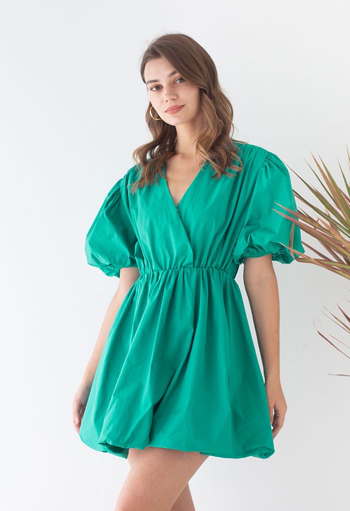 Baumwollkleid mit V-Ausschnitt und Blasenärmeln in Grün