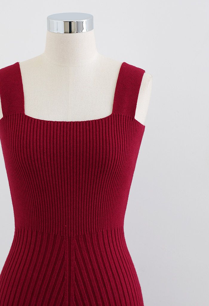 Schlankes Cami-Kleid aus weichem Strick in Rot
