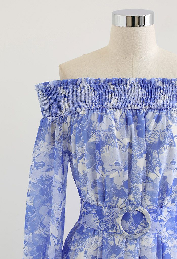 Schulterfreies Chiffon-Minikleid mit Blumenmuster in Blau