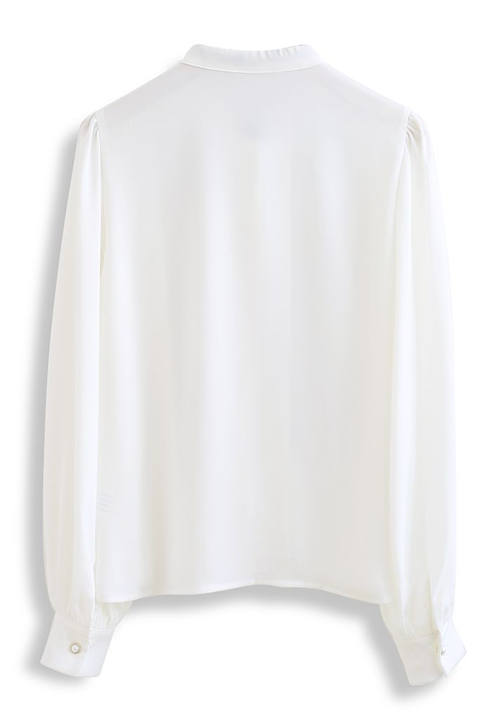 Selbstgebundenes Punkt-Mesh-Bowknot-Satin-Hemd in Weiß