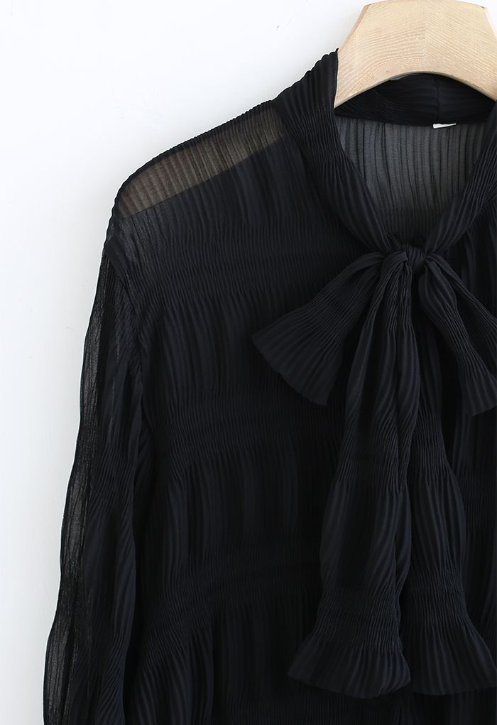 Gerafftes halbtransparentes Hemd mit Bowknot-Ausschnitt in Schwarz