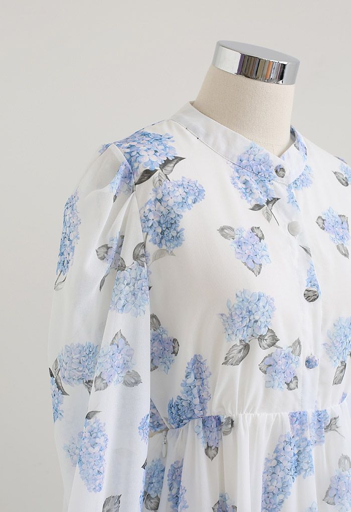 Minikleid mit Rüschen und Ausschnitten in der Taille mit Hortensien-Print