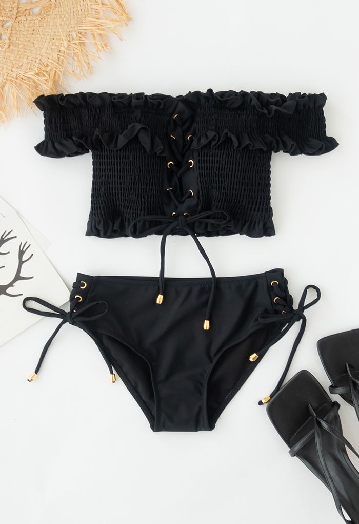 Schulterfreies Bikini-Set mit Rüschen zum Schnüren in Schwarz