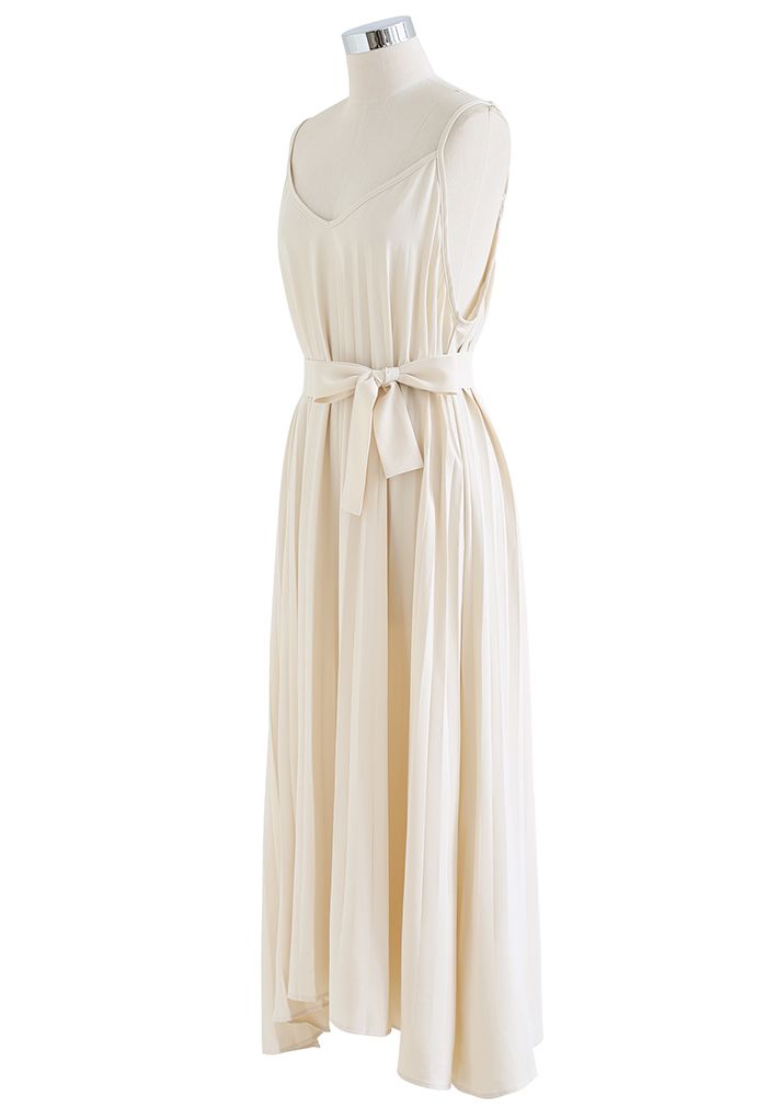 Asymmetrisches Plissiertes Cami-Kleid mit Bogenknoten in Elfenbein