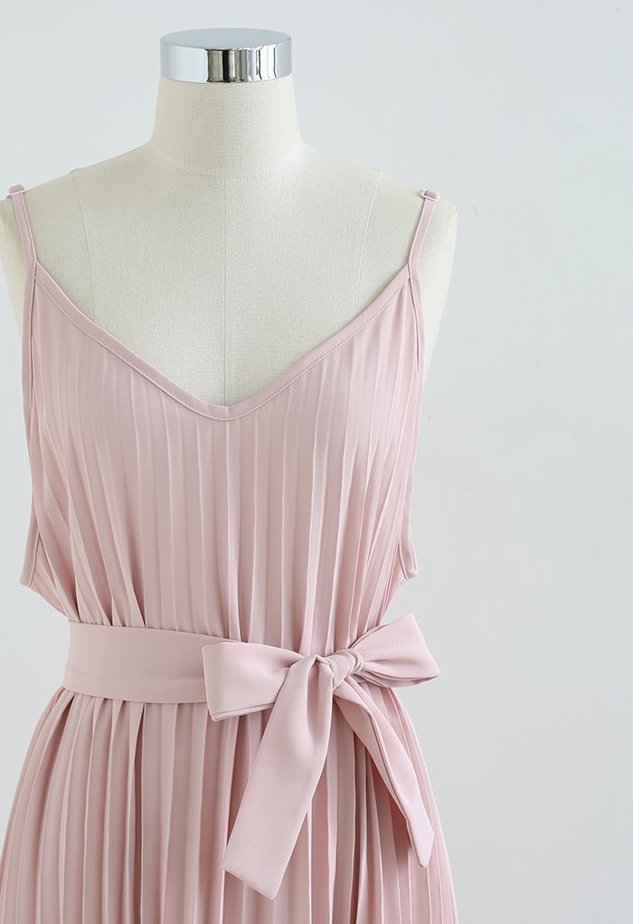 Asymmetrisches Plissiertes Cami-Kleid mit Bogenknoten in Rosa