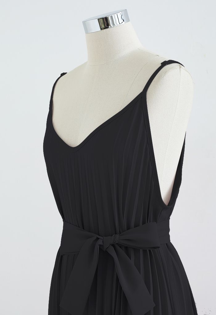 Asymmetrisches Plissiertes Cami-Kleid mit Bogenknoten in Schwarz