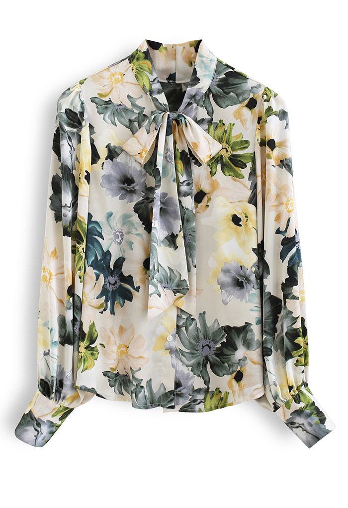Satin-Hemd mit Schleifenausschnitt und Blumendruck