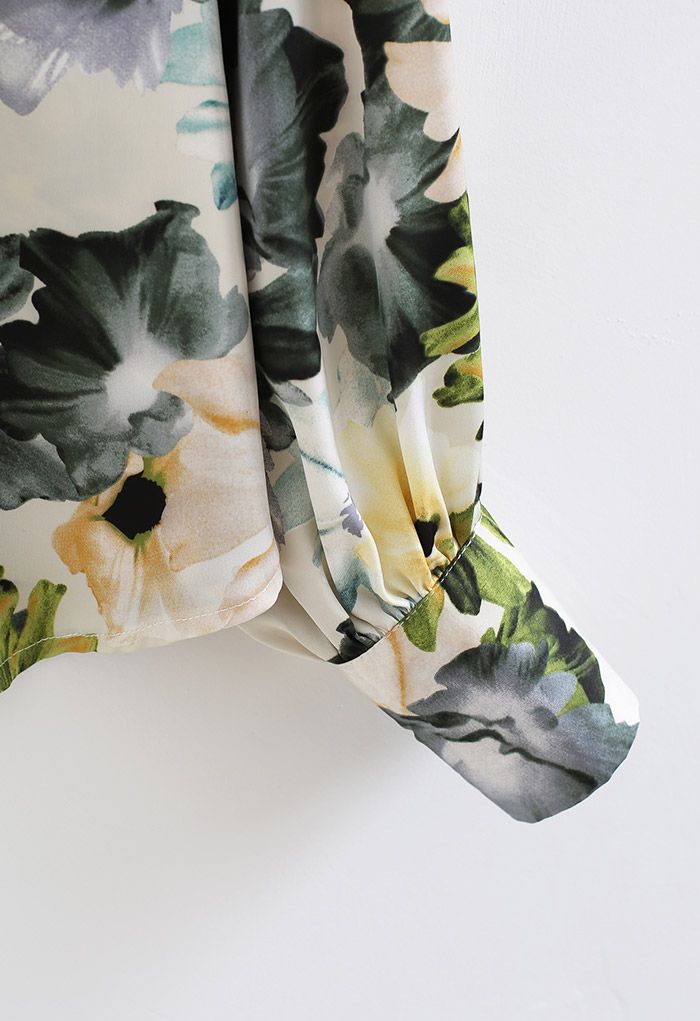 Satin-Hemd mit Schleifenausschnitt und Blumendruck